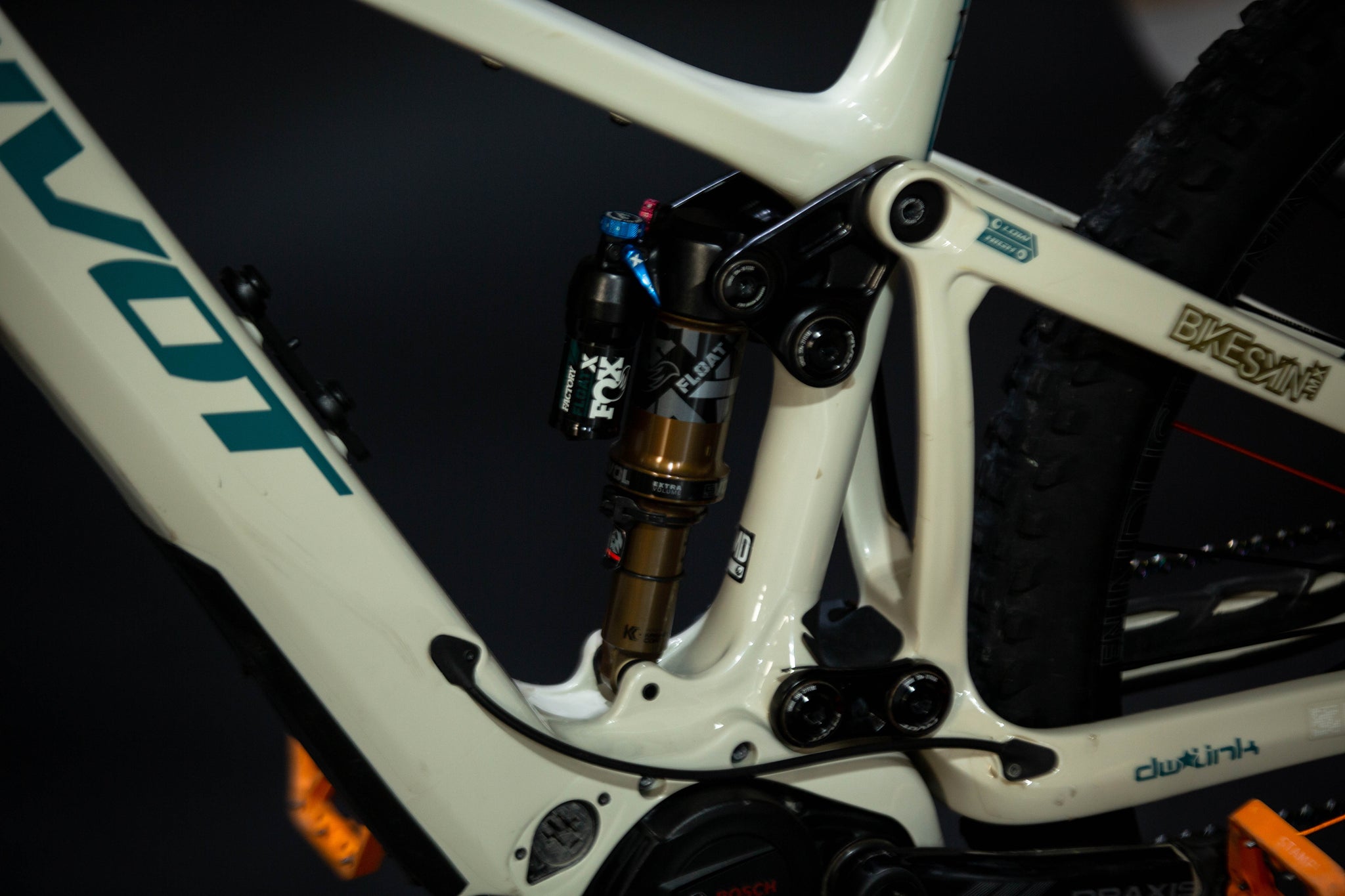 Bicicleta de Montaña Asistida Doble Suspensión Pivot Cycles Shuttle AM 29" Talla Medium (2024) Seminueva