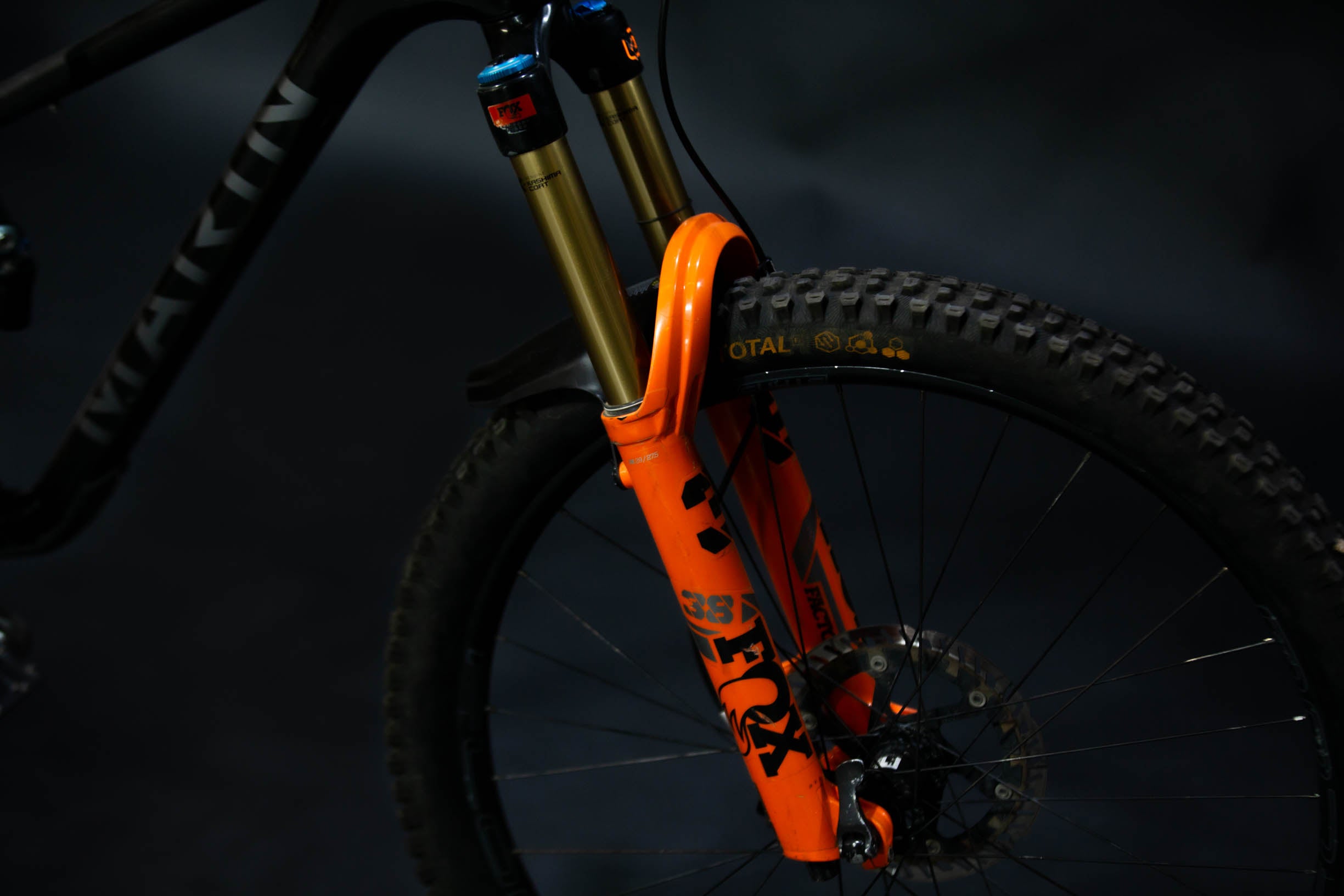 Bicicleta de Montaña Doble Suspensión Marin Bikes Alpine Carbon 29" Talla Large (2023) Seminueva