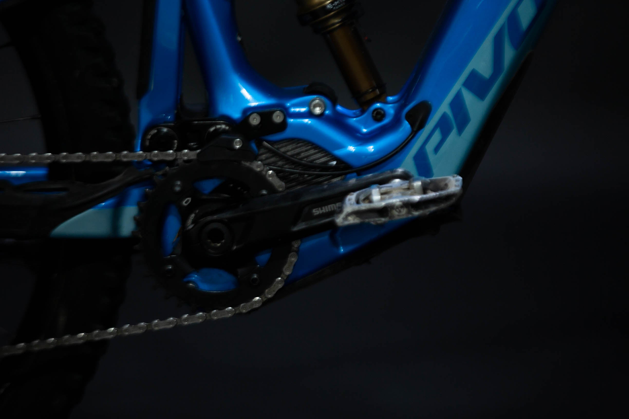 Bicicleta de Montaña Asistida Doble Suspensión Pivot Cycles Shuttle LT 29" Talla Small (2023) Seminueva