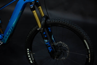 Bicicleta de Montaña Asistida Doble Suspensión Pivot Cycles Shuttle LT 29" Talla Small (2023) Seminueva