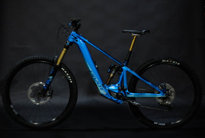 Bicicleta de Montaña Asistida Doble Suspensión Pivot Cycles Shuttle LT 29" Talla Small (2023) Seminueva