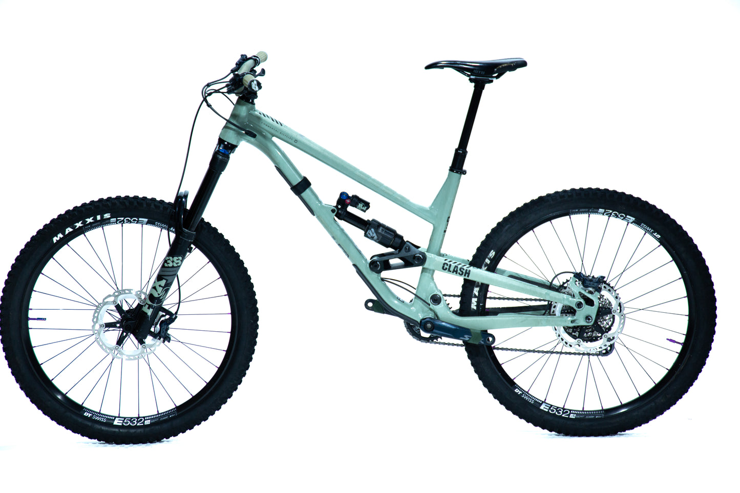 Bicicleta de Montaña Doble Suspension Commencal Clash 27.5" Talla Large (2021) Seminueva