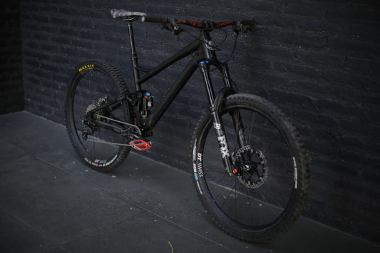 Bicicleta de Montaña Doble Suspensión Banshee Titan 29" Talla L (2021) Seminueva